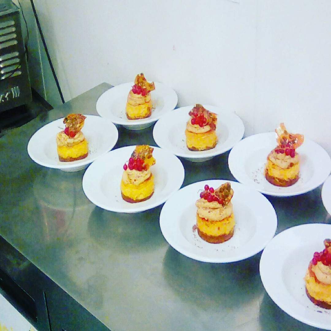 AWARE_NESS_'s tweet photo. These delicious pumpkin cheesecakes with cherries  and a pumpkin seed crisp 😙😙 #chef #cheflife #foodgasm #foodies #dessert #instafood #instagood #charity #fundraiser https://t.co/bUDxENjXy6