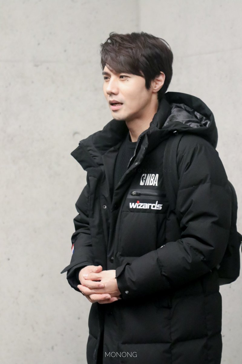 MN___etc's tweet image. 190117 뮤지컬 6시퇴근 #박웅 배우님 퇴근길