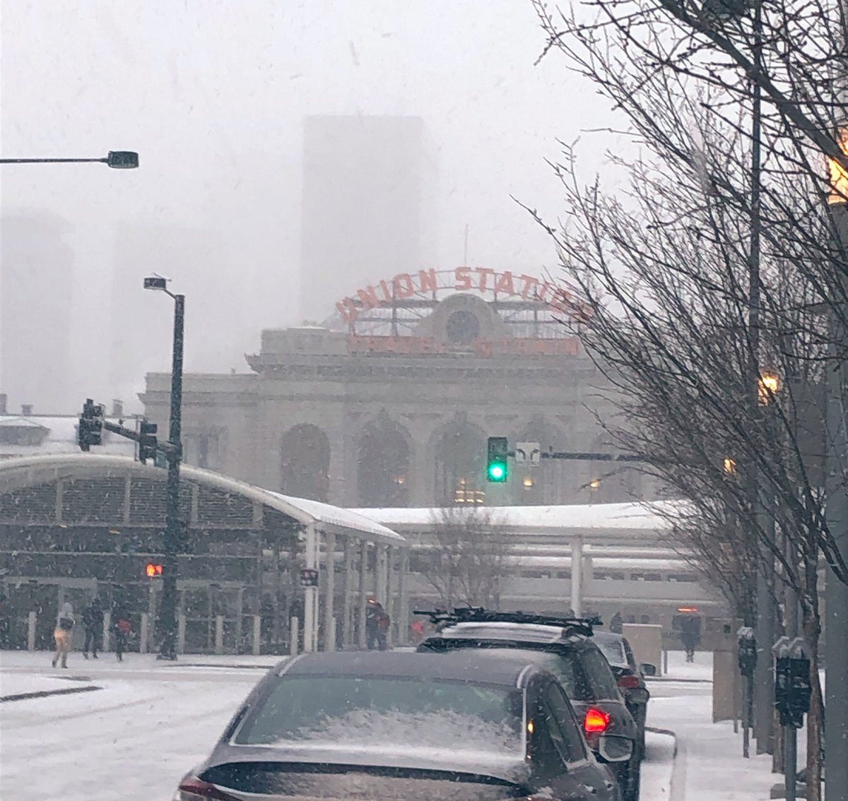 Good morning Denver! Good morning snow! Hey, at least it’s a green light. 

Stay warm, drink tea! 

#tea #snow #Denver #morning