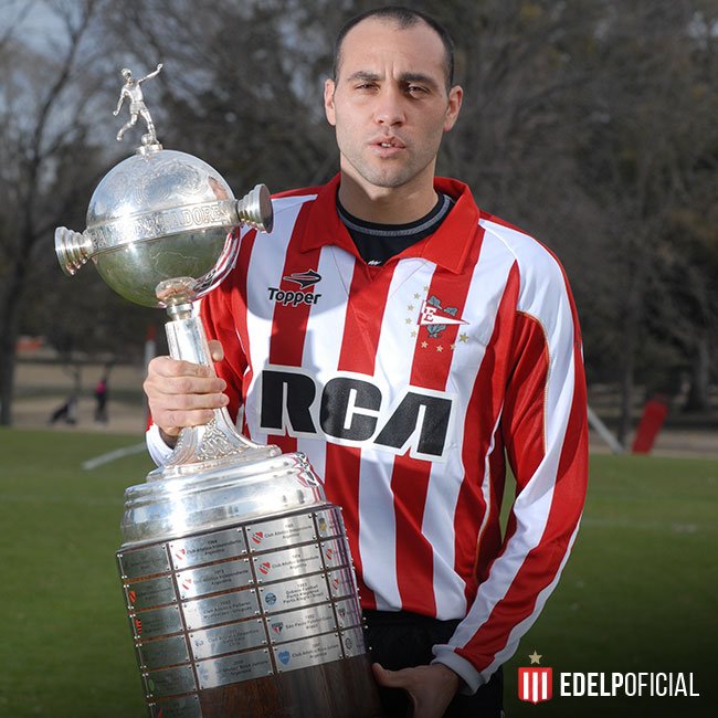 EdelpOficial's tweet photo. 🎂🎉 ¡Feliz cumple Chavo! Saludamos en su día a nuestro guerrero de mil batallas, férreo defensor, capitán, bicampeón, héroe del Mineirao y actual entrenador de la Reserva. https://t.co/zltzwxaDag