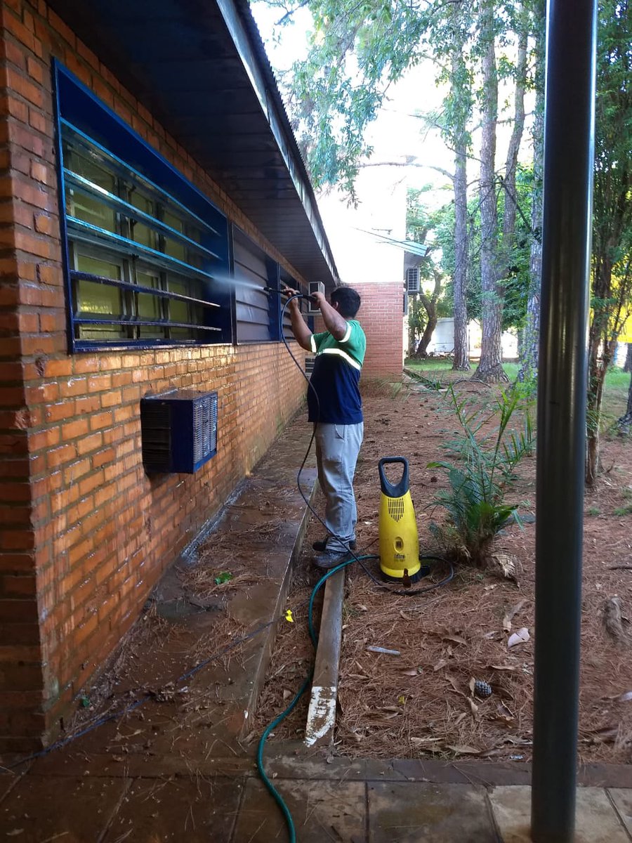 RosanaEAyala's tweet photo. Epet 4 y Muni de Iguazú ... acondicionado la Escuela.... Rumbo a los 50 años..@mariluleverberg @misioneseduca @CGEMisiones @CarmenLedesma2 https://t.co/E9OHmMbPWR