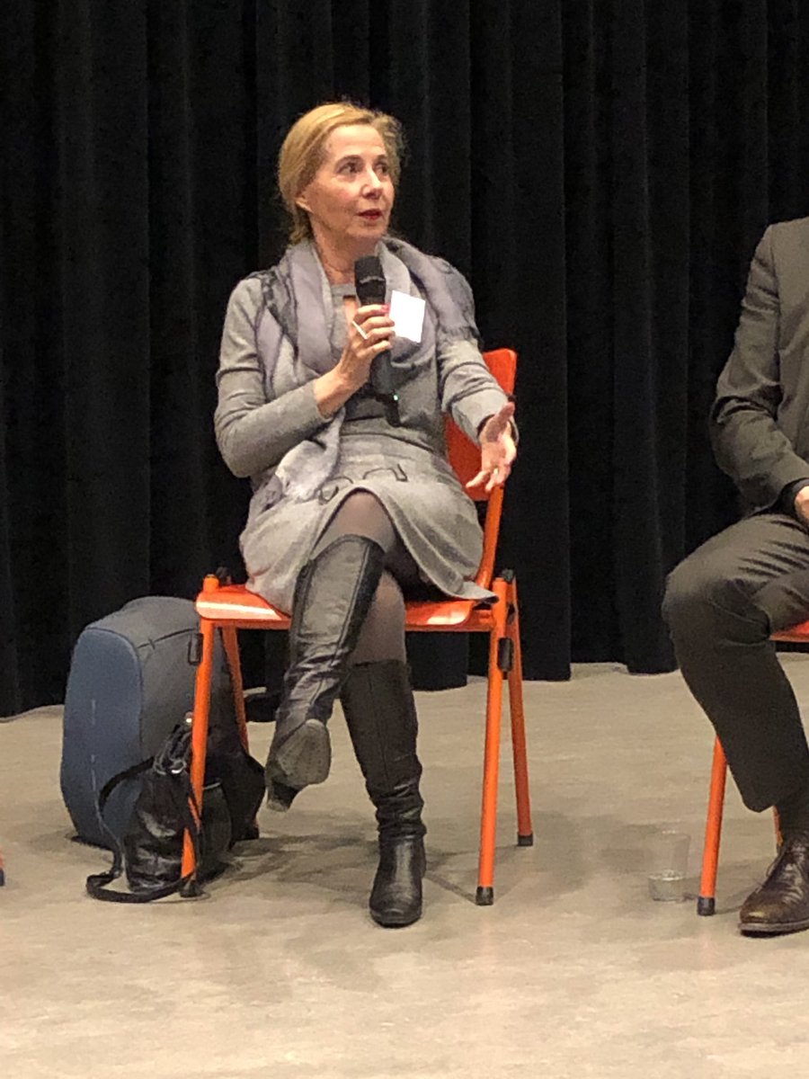 Concrete deal: oudere mevrouw wil klasje met (niet zeurende) lotgenoten over nieuwe ehealthtoepassingen en directeur summa gaat dat met haar regelen. #Ehw19 <a href="/summacollege/">Summa</a>