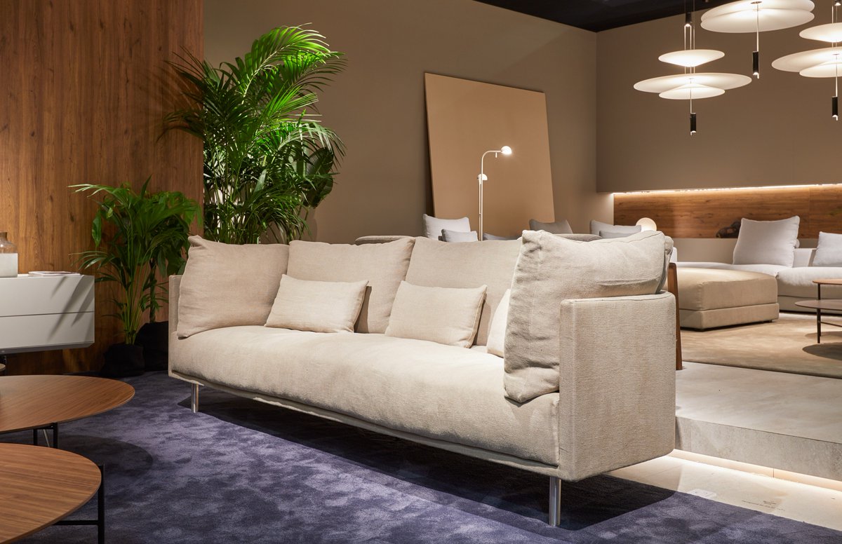 CÁRMENES (@carmenes_eu) on Twitter photo We present our new Royale sofa, designed by <a href="/LaMambaStudio/">La Mamba Studio</a> . Royale is a sofa that seems to levitate on its four legs, with its luxurious and comfortable presence. We will give you all the details very soon. We present our new Royale sofa, designed by <a href="/LaMambaStudio/">La Mamba Studio</a> . Royale is a sofa that seems to levitate on its four legs, with its luxurious and comfortable presence. We will give you all the details very soon.