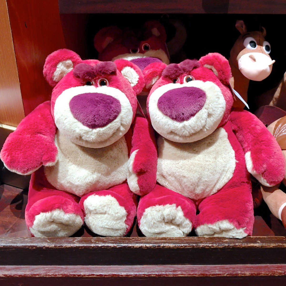 Mezzomikiのディズニーブログ Ar Twitter 東京ディズニーランド トイ ストーリー グッズ お土産 ロッツォ ハグベアグッズをまとめて紹介 詳しくは T Co Hfhowfdcmv