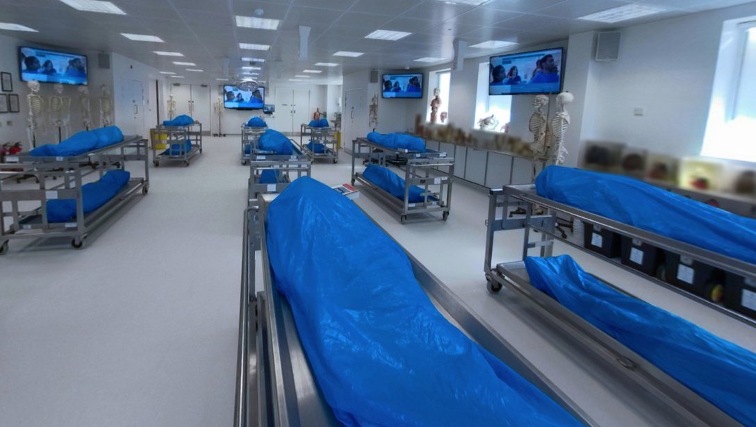 You can now explore the #Anatomy suite in the Medical Teaching Building in full, thanks to our new #360tour! Take a look inside the main dissection room, the prosection room, the changing rooms and the fresh/frozen surgical room! 👀👩‍⚕️👨‍⚕️bit.ly/2FLmFNQ