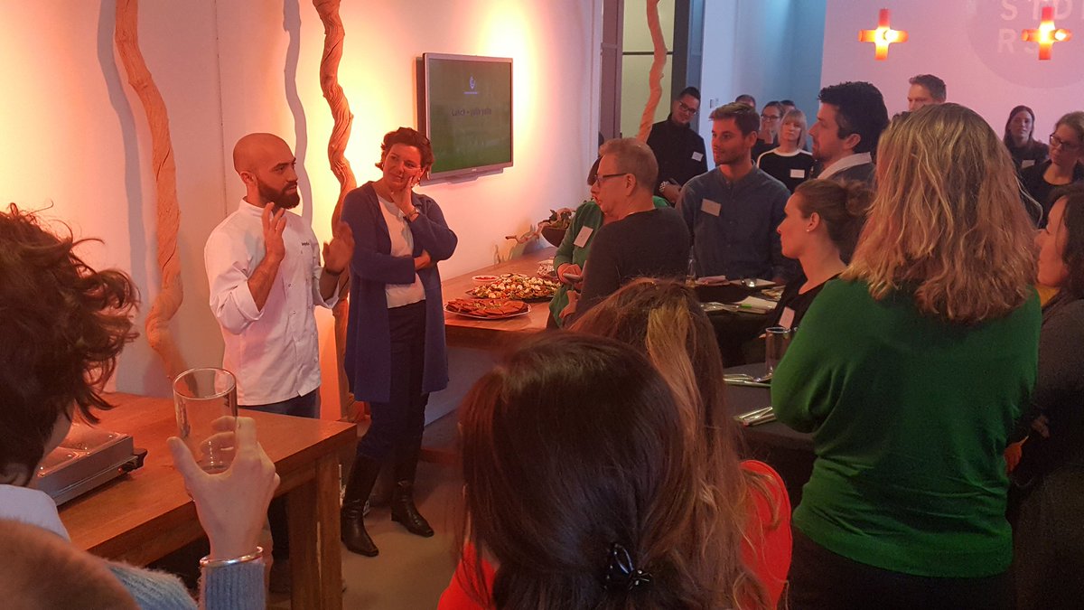 Weer een #bijzondereonmoeting met Angelo van Yalla Yalla, een vluchteling al langer in NL die de heerlijkste hapjes voor ons heeft bereid #citynavigatordag <a href="/insidersonline/">Insiders</a>