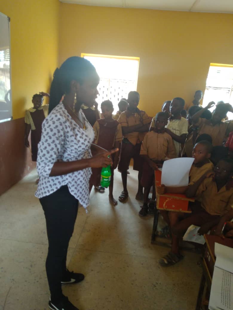 DevTrainNg's tweet photo. This session focused on the dangers plastic posses on our environment, reducing single plus reusing plastic bottles
The high point was introduction of our #BeatPlasticPollutionChallenge via Upcycling technology locally
#EducationDay
@UNESCO @UNICEFEducation @UNICEF_Nigeria https://t.co/mO4TiaEjxL