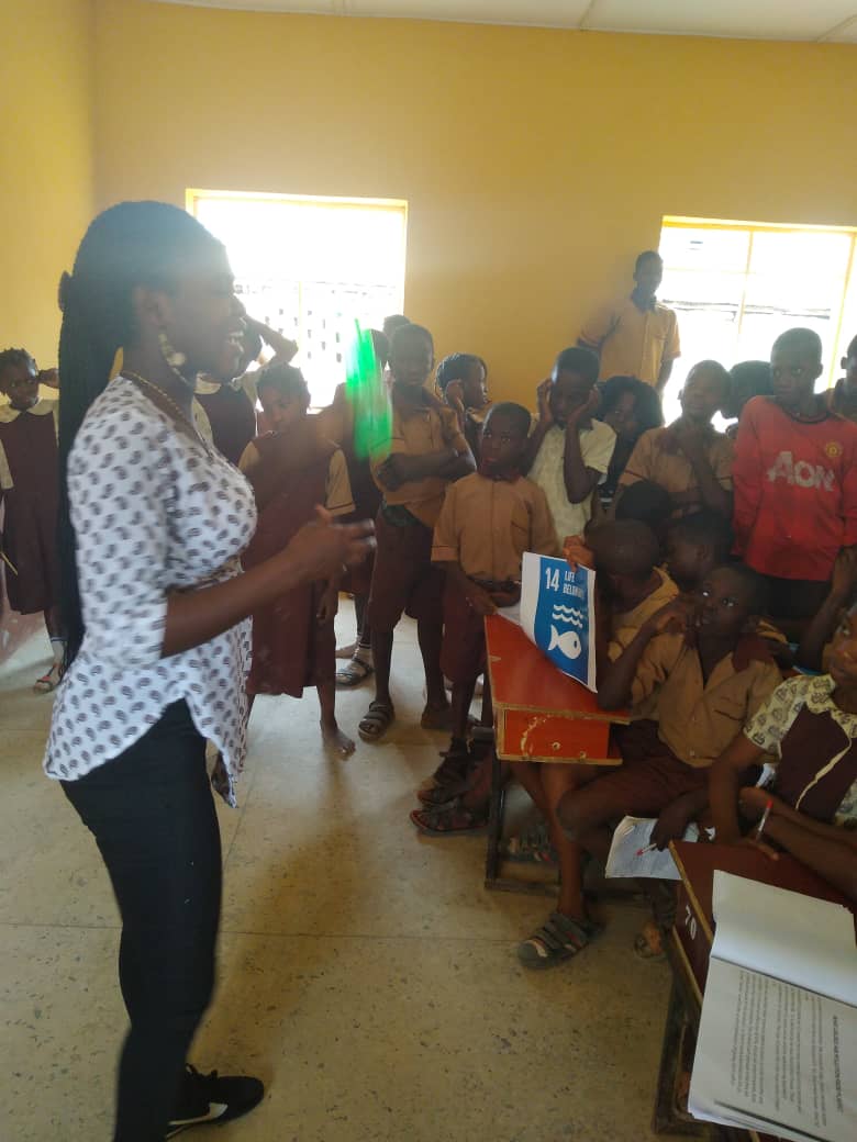 DevTrainNg's tweet photo. This session focused on the dangers plastic posses on our environment, reducing single plus reusing plastic bottles
The high point was introduction of our #BeatPlasticPollutionChallenge via Upcycling technology locally
#EducationDay
@UNESCO @UNICEFEducation @UNICEF_Nigeria https://t.co/mO4TiaEjxL