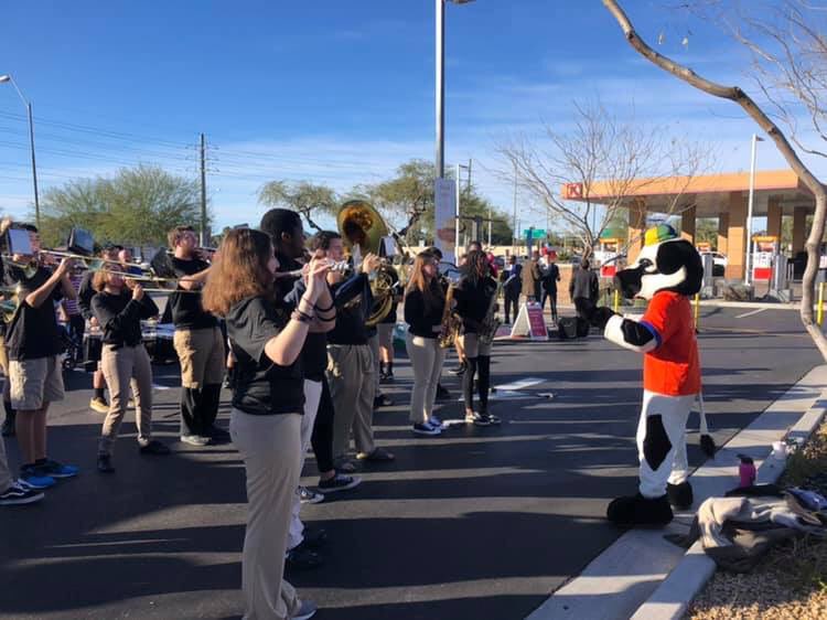 SUSDFineArts's tweet photo. The @BandsSaguaro performed at a new addition to our community ... the @ChickfilA 2nd drive thru grand opening. Thank you @scottsdaleazgov Mayor Lane and Cow for helping conduct and celebrate w/ us! https://t.co/vxVP2V171e