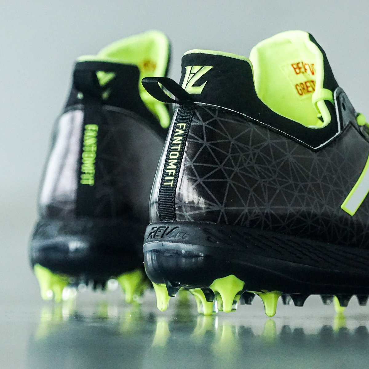 new balance compv1 youth