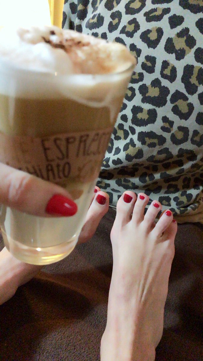 BettieBallhaus's tweet photo. Läuft bei mir heute 💅🏻💆🏽♀️☕️ 💅🏻 Krallen gewetzt... Ladys, ich sag Euch eins, nur @simon_t_nails ist der Richtige Mann für mich 😍Was liegt bei Euch an?
#bettieballhaus #65h #busenwunder #red #rednails #purered #gelnails #redhead #redheadforever #erotikmitstil #naked https://t.co/QmRYaGkDfE