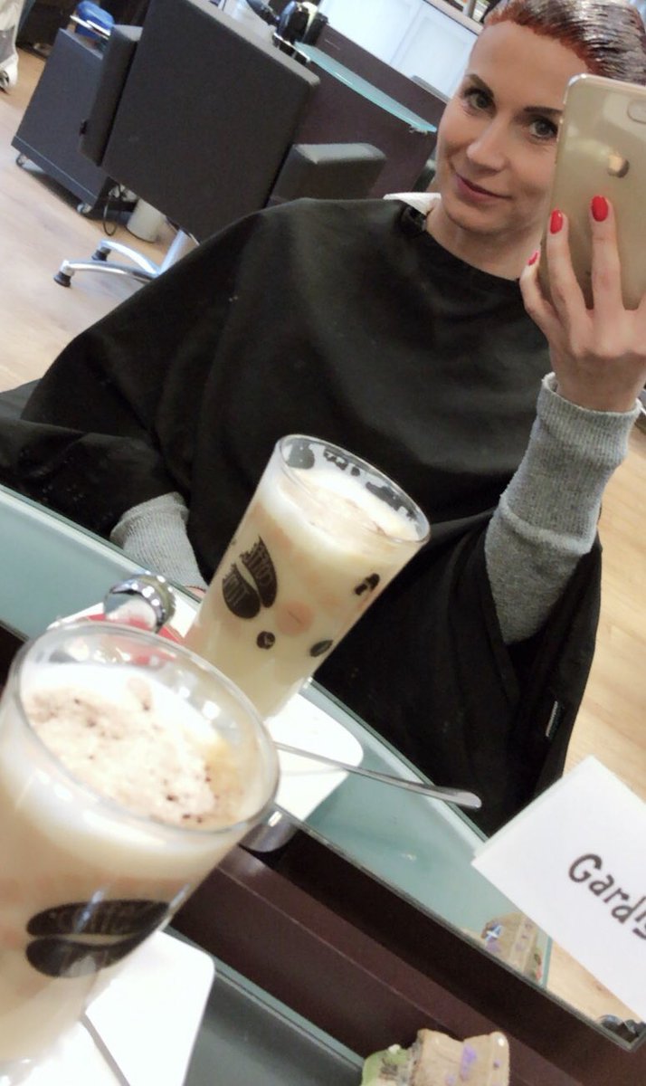 BettieBallhaus's tweet photo. Läuft bei mir heute 💅🏻💆🏽♀️☕️ 💅🏻 Krallen gewetzt... Ladys, ich sag Euch eins, nur @simon_t_nails ist der Richtige Mann für mich 😍Was liegt bei Euch an?
#bettieballhaus #65h #busenwunder #red #rednails #purered #gelnails #redhead #redheadforever #erotikmitstil #naked https://t.co/QmRYaGkDfE