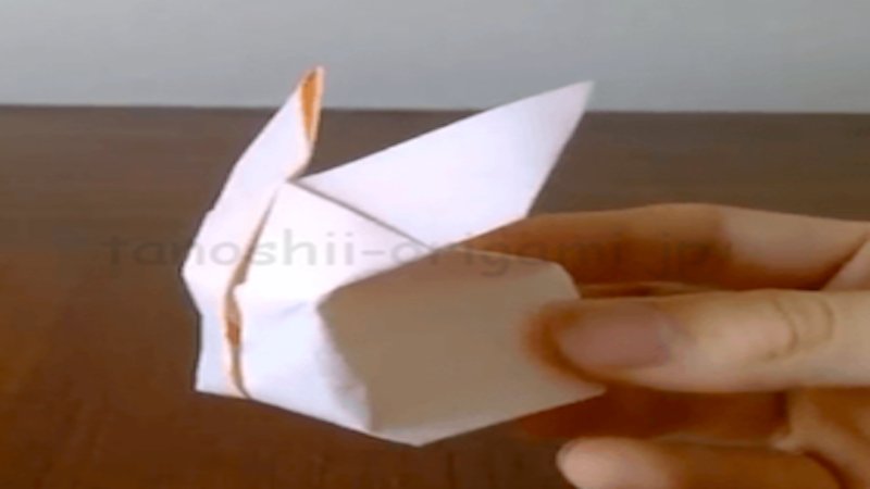 たのしい折り紙 ちょこんと座った姿がかわいい お月見や干支飾りにも 途中まで風船の折り方と同じです うさぎ の折り紙の イラスト 動画はこちらからどうぞ T Co 3xvfnvtnz8 折り紙 おりがみ Origami たのしい折り紙 動物https T Co