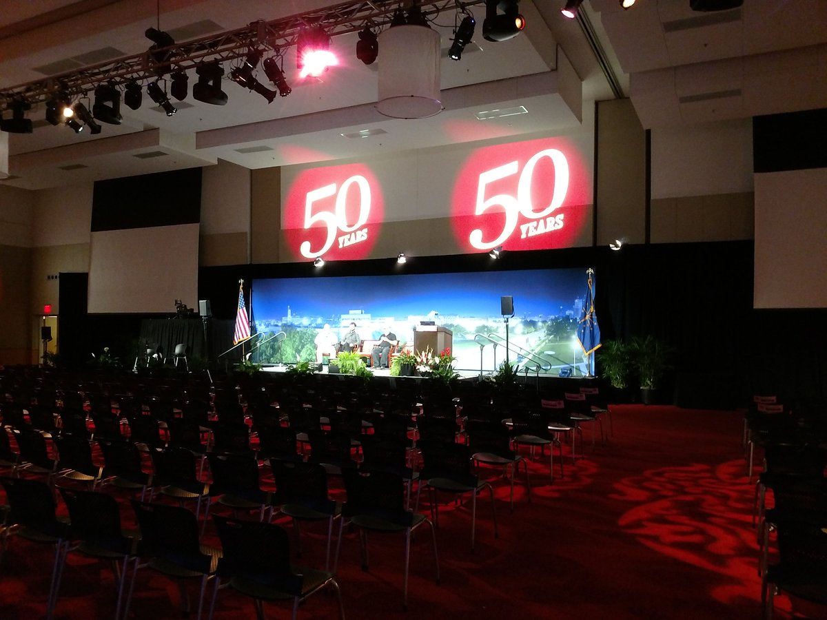 jhay187's tweet image. Getting ready to celebrate our birthday today. The @IUPUICampusCntr looks great! Come party with us today! #MyIUPUI