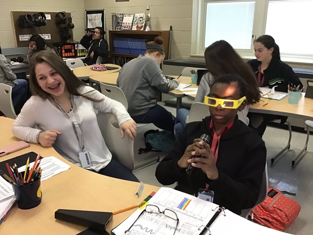 MixonScience's tweet photo. What student engagement looks like to me? Everyone doing something! Exploring new ideas and students talking about it! #playingwithlight #WKMSsoars #HawkScience8 @LiddleDenise @lex1science @WKMSHawks https://t.co/1R8GAviRUq