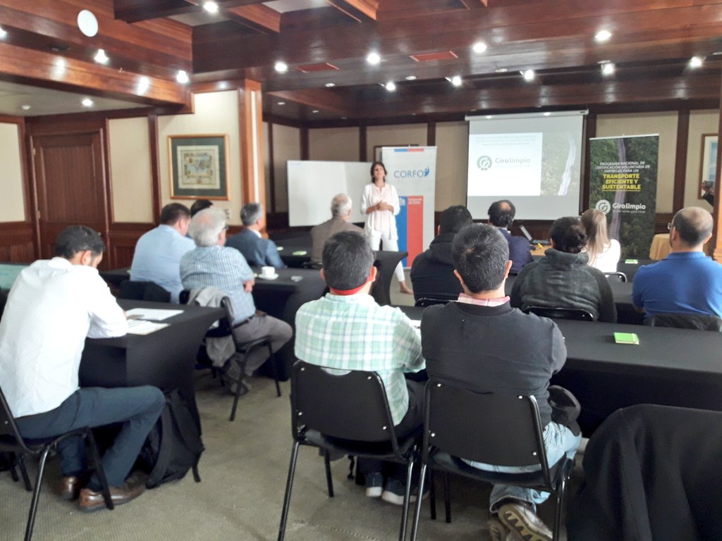 Dando a conocer los beneficios de #GiroLimpio en Seminario Experiencias de ahorro de Combustible y sust en el transporte terrestre en Puerto Montt @SeremiBollinger <a href="/Corfo/">Corfo</a> <a href="/AgenciaSust/">Agencia de Sustentabilidad y Cambio Climático</a> <a href="/Transforma_Log/">Transforma Logística</a>