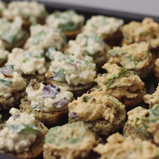 How delicious does these Paleo Sandwich Canapé look? 😋💚 A little throwback and shout out to @hunterandgatheruk 💚 They have organised a super impressive Afternoon Tea last Saturday <a href="/your_willow/">The Willow Real Food Restaurant 🍽🥑 & Bar 🍷🍸</a>, everything was perfect 👌🏼 Amazing selection of real food… bit.ly/2TaFqNL