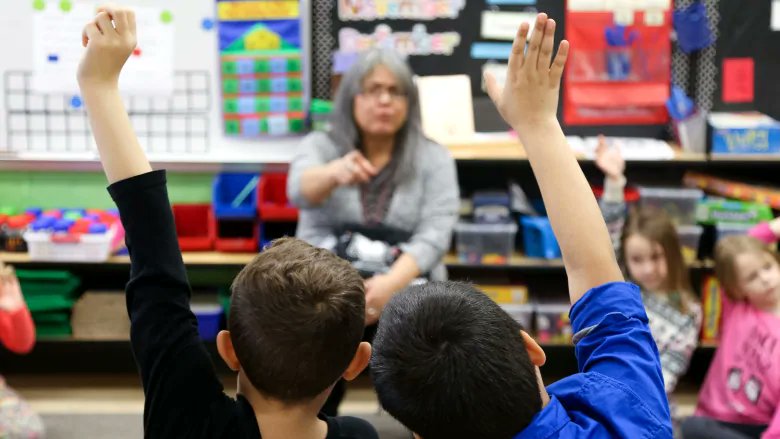 CBCOttawa's tweet image. ICYMI | The provincial government is considering taking away caps on class sizes from kindergarten to Grade 3. cbc.ca/1.4990387 #onpoli