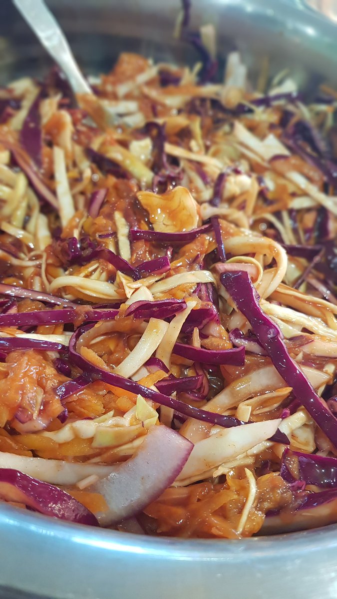 boardwalkcentre's tweet photo. Today's Global Flavour is 'Deep South'. Marinated Chicken Leg with Choice of Glaze, served with Southern Slaw and Wedges. Veggie option is Halloumi & Portobello Mushroom. @elioruk @Elior_Group @MarcRichards99 @stephenmolloy6 #globalflavourthursday #EliorFoodie #eatwithelior https://t.co/XSKIN3GJmq