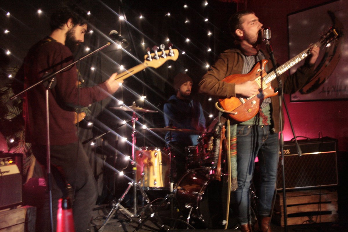 CapuchaSarten's tweet image. Noche mágica la que vivimos junto con nuestros compañeros The Spam, porque juntos creamos una energía positiva que lanzamos al universo.  Gracias a tod@s los que nos acompañasteis, la suma de tod@s es lo que da sentido a lo que hacemos.

#CapuchaSartén