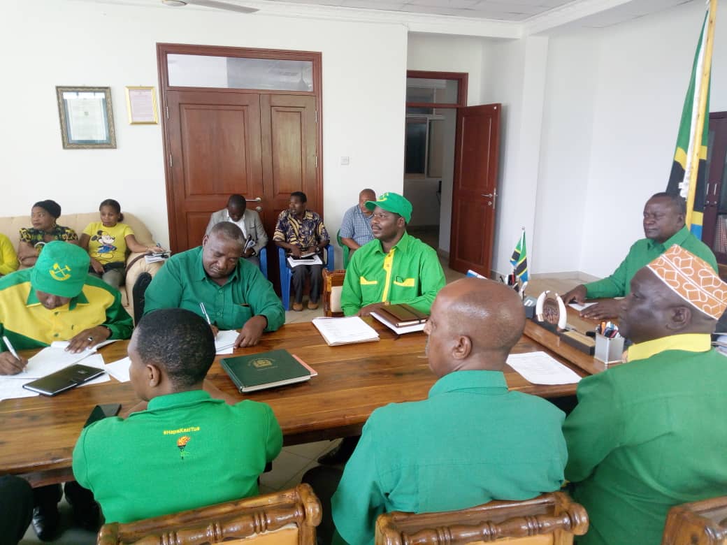 uvccmdommkoa's tweet photo. Kamati ya siasa Mkoa wa Dodoma chini ya mwenyekiti wake ndg Mkanwa leo imeendelea na ziara ya kukagua utekelezaji wa ilani ya @ccm_tanzania 2015-2020 ktk Wilaya ya Chemba. https://t.co/gGdO7xZuvt
