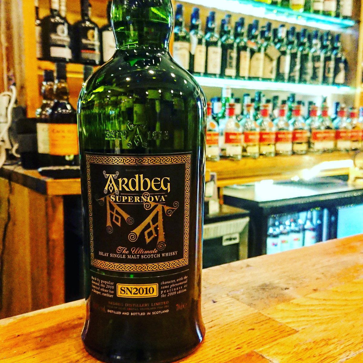 BowmoreHotel's tweet photo. Back in Stock at luccis whisky π₯ bar is the Ardbeg 2010 Supernova 60.1%!
#BowmoreHotel #Ardbeg #luccis #Islay #Lucciswhiskybar https://t.co/0oiKKWBoTm