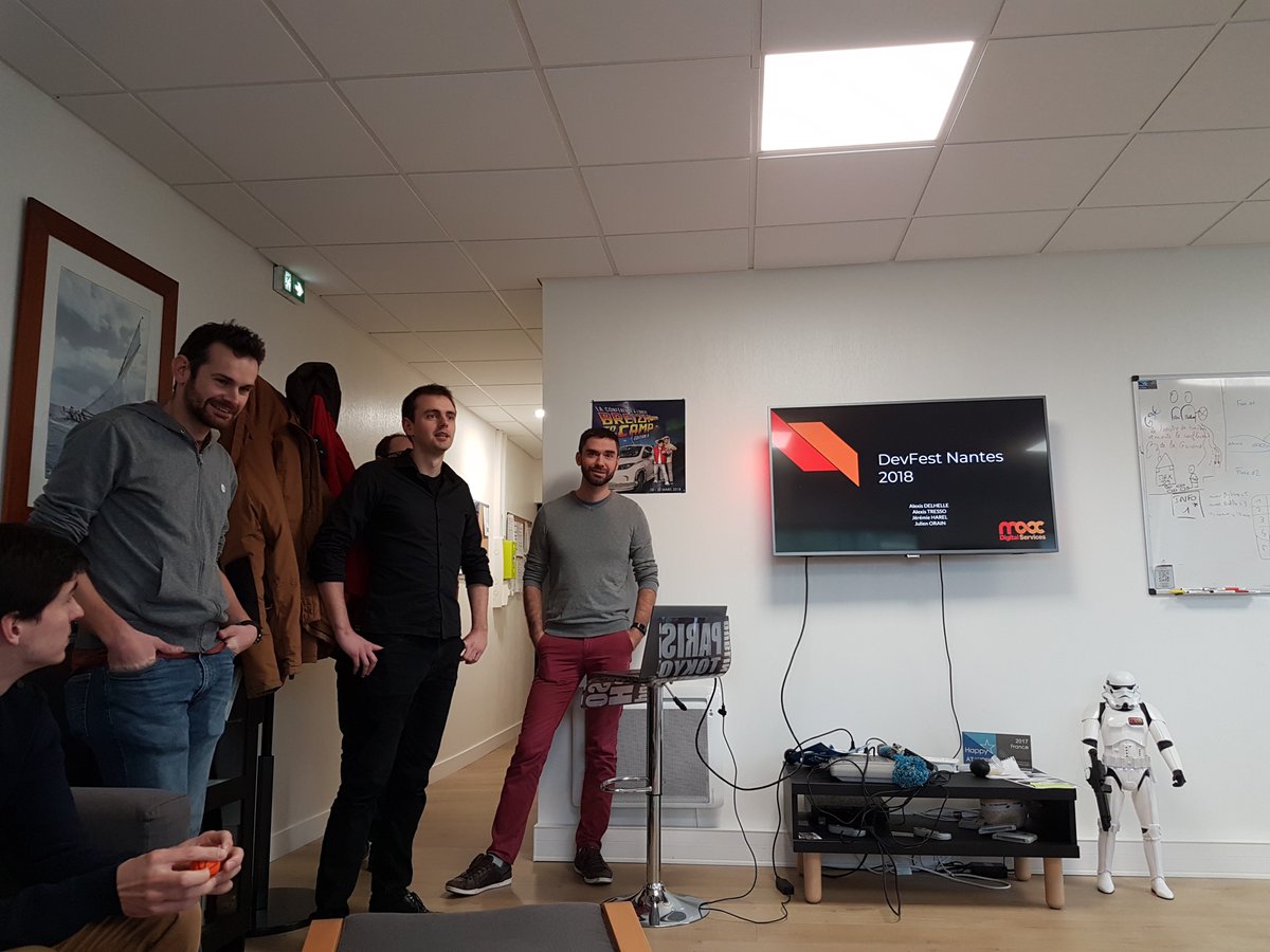 maxdsfrance's tweet photo. Ce midi, nos 4 maxtronautes nous ont fait une restitution du DevFest Nantes 2018 !
#Restit #DevFest #DevFestNantes #DejTech #tech https://t.co/JltJo8weqA