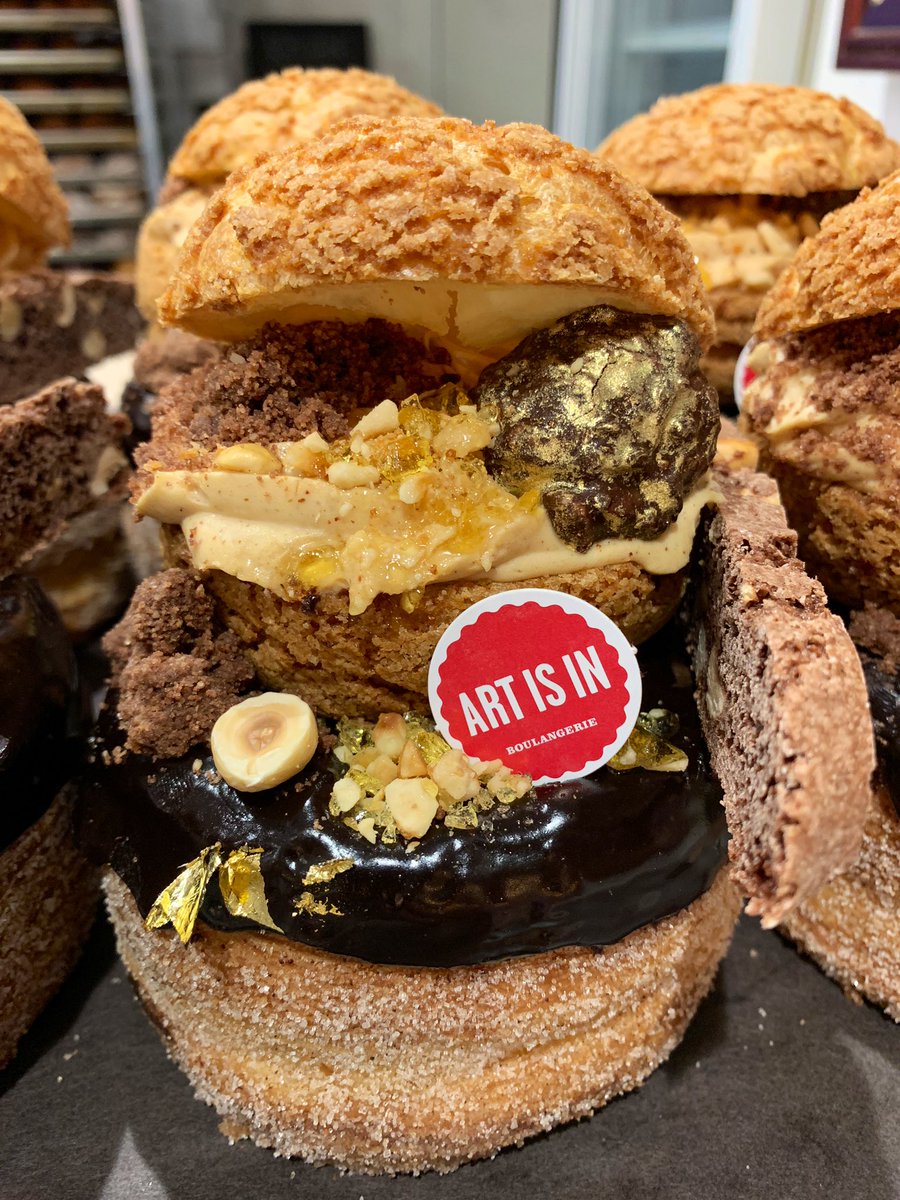 Hazelnut chocolate CRAZY KRONUT THURSDAY😍