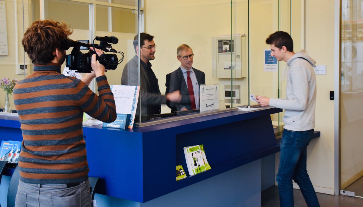 Samen met <a href="/Drugpunt/">Drugpunt</a> en de gemeenten <a href="/Destelbergen/">Destelbergen</a>, <a href="/BestuurMelle/">GemeentebestuurMelle</a>, <a href="/merelbeke/">Gemeente Merelbeke</a> en <a href="/oosterzele/">Gemeente Oosterzele</a> lanceren we de campagne ‘Effe Uitblazen’ die jongeren preventief wil inlichten over alcohol in het verkeer. Vanavond te zien op <a href="/avstelevisie/">AVS Oost-Vlaamse Televisie</a> #goforzero #effeuitblazen