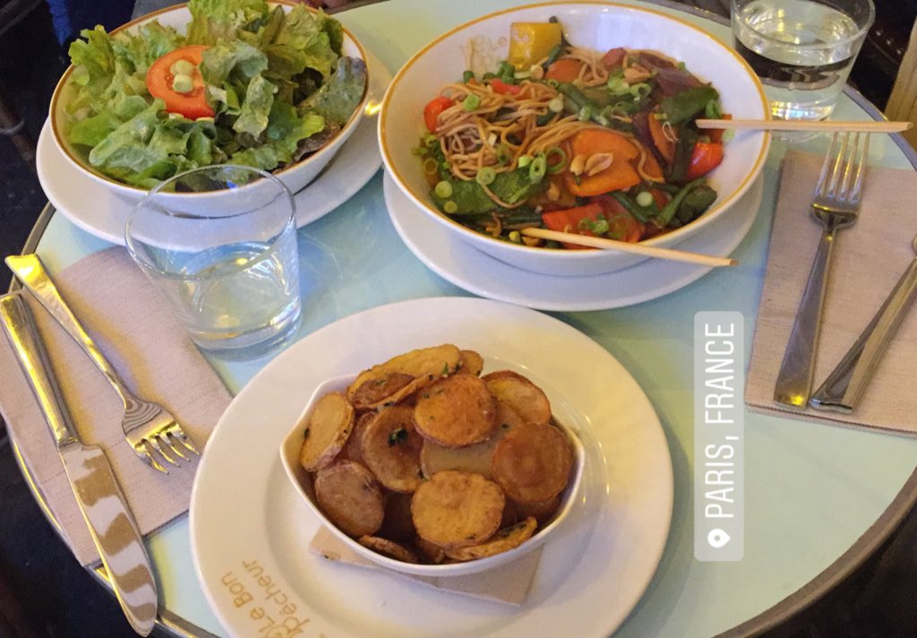matyluxt's tweet photo. “les végétariens vous mangez que de la salade” https://t.co/k7vzaL7O85