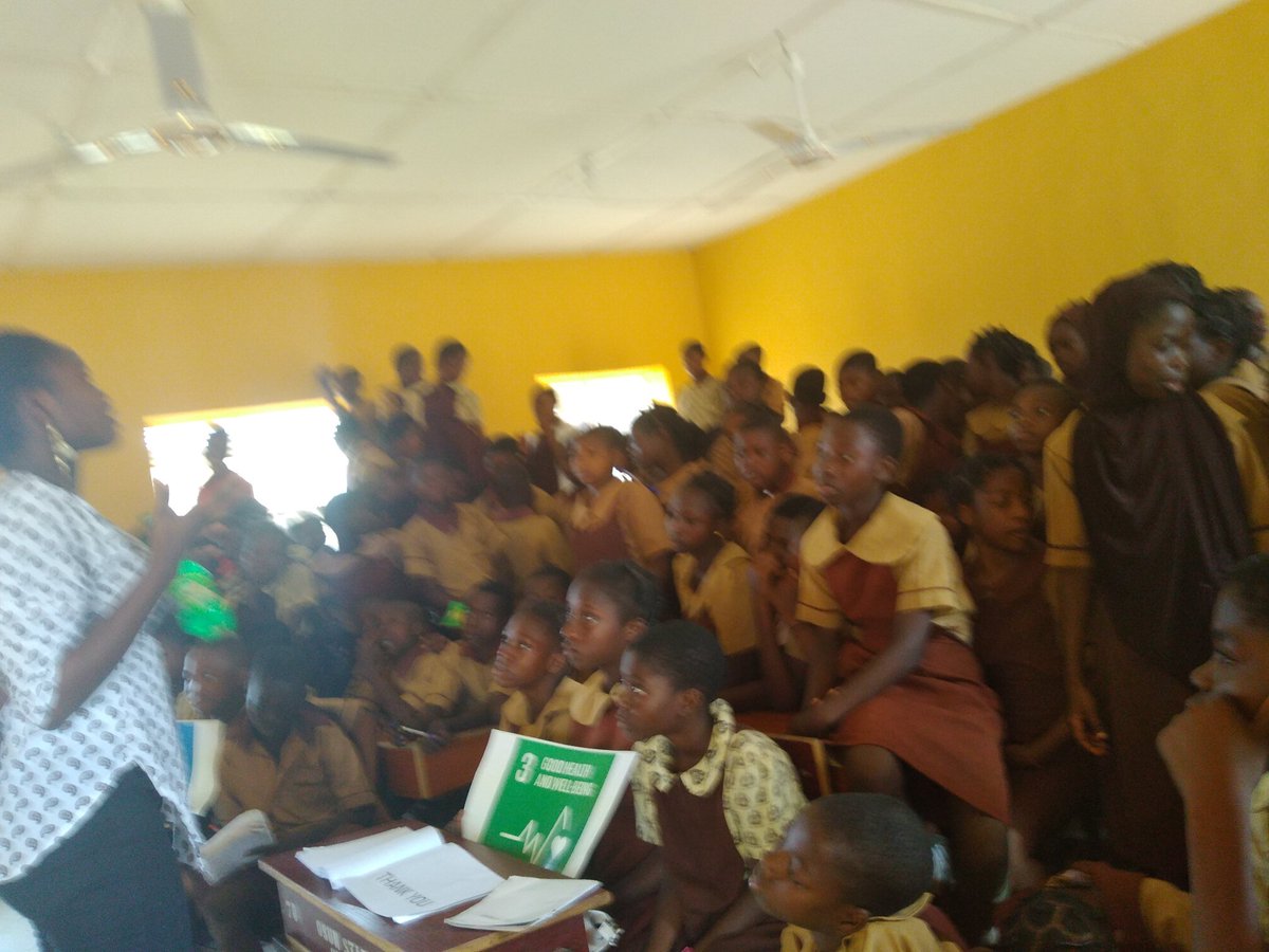 Tomisin948's tweet photo. Today, @DevTrainNg Osun team celebrated #InternationalDayofEducation by introducing #BeatPlasticPollutionChallenge via upcycling technology. Also,the training focused on ways to use less plastic everyday. #upcycle #recycle @osun247 @PlasticBank @UNEnvironment @UN @USEmbassyAbuja https://t.co/ejt6kmOaOO