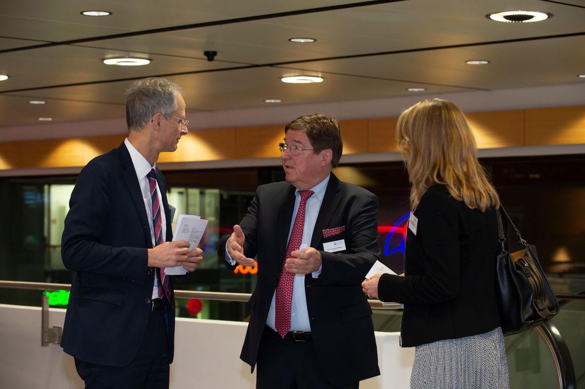 MuenchRoland's tweet photo. Annual New Year's reception of the #AmChamGermany in Stuttgart. We need to promote #Freetrade rather than seal ourselves off by means of protectionism especially when it comes to #digital products and #services #tradematters #digitaltransformation https://t.co/zFPPtNGiIf