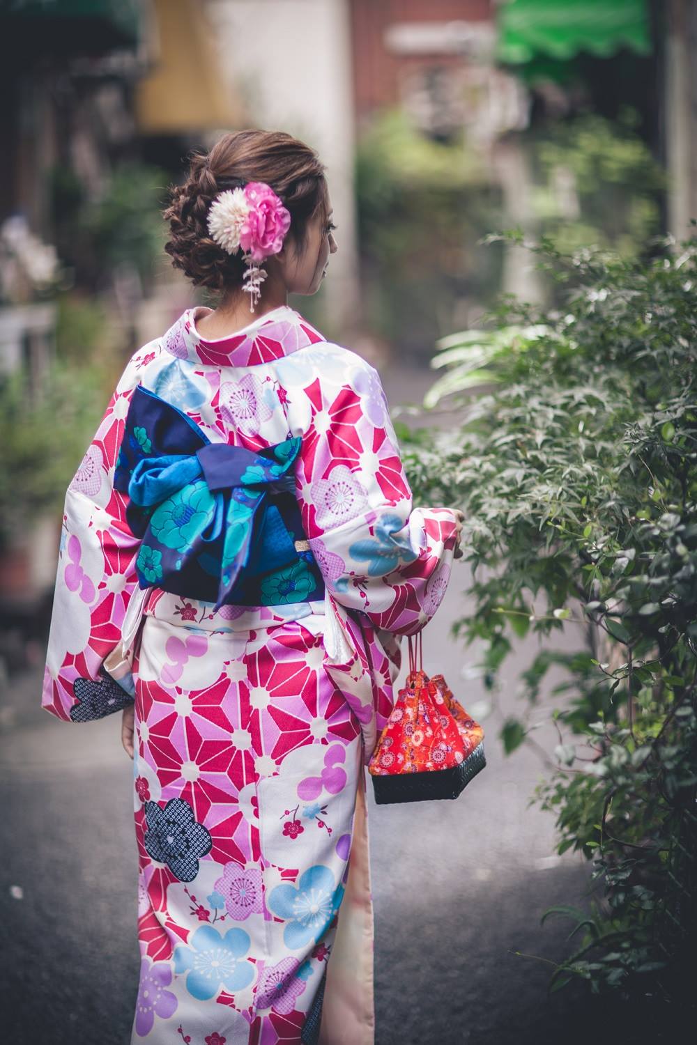 Naked Inc ネイキッド 五感で楽しむ 花の日本橋まち歩き情報 Flowersbynaked 開催中の 日本橋では 指先を花デザインで彩る ネイルクイック コレド日本橋店 や 花柄着物を着てまち歩きができる 着物レンタルvasara など 花のおしゃれも楽しめ