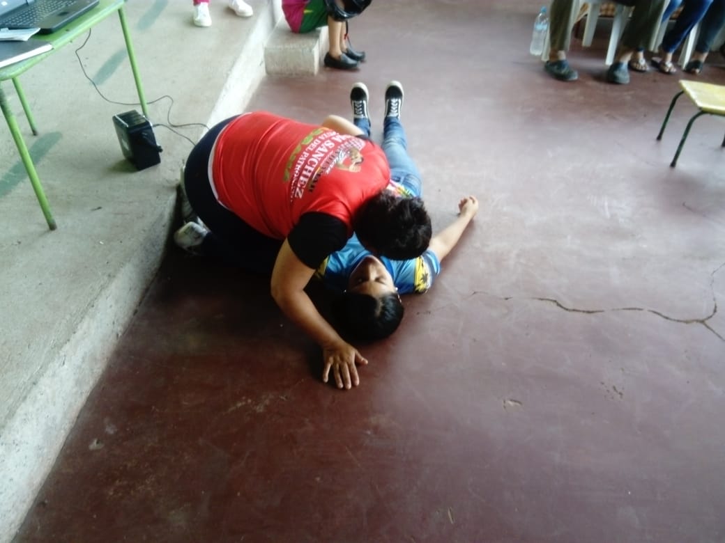 HDaniChavez's tweet photo. #InclusiónParaTodaUnaVida | En el Cantón La Maná en #Cotopaxi, educadoras del Centro de Desarrollo Infantil “San Francisco” realizan taller de primeros auxilios con las familias del sector para estar preparados ante posibles accidentes @berecordero @PanchoEscobar13 @mcazco https://t.co/QBIzMpWZOz