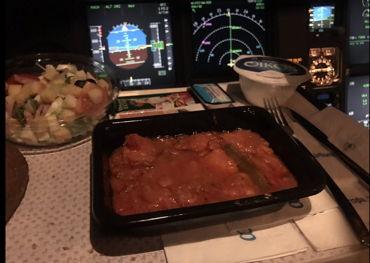 ChupChup_web's tweet photo. Con un buen Bonito con tomate d Chup Chup las tormentas en el atlántico se afrontan mejor..www.chup-chup.com
#crewlife #pilotlife #food #airbuspilot #deliver #foodstagram #foodporn https://t.co/7kztrzoZGk