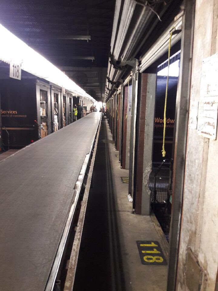 ashleyazgreene's tweet photo. #doorsdown and #cleanlines is becoming a habit here in Tampa. #settingthestandard @iamthejayrock does it still feel new to ya over there in Ocala? Or is #doorsdown on the daily? https://t.co/K4iyR982Mp