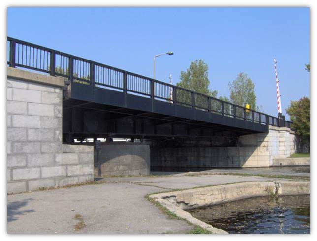 NCC_CCN's tweet photo. Reconstruction of Hog's Back Bridge will begin later this year, requiring a detour for 5 to 8 months. @ParksCanada is reconstructing the nearby dam bridge, with an anticipated closure of 5 or more months in 2020. https://t.co/YIuCE2oczh