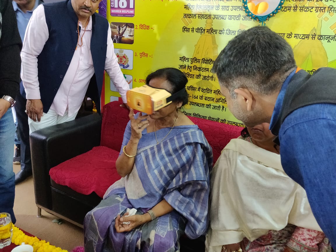 vrdevotee's tweet photo. Smt. Rita Bahuguna Joshi ji, Hon'ble #Tourism Minister, #UttarPradesh experiences #VirtualReality @ #KumbhMela2019 with @AshwaniGarg73. @apulnahata @Johnkuruvilla @myogiadityanath @RitaBJoshi @kumbhMelaPolUP @uptourismgov Visit our #VRKiosks in the #KumbhMela for more. https://t.co/cC1Sp05sLm