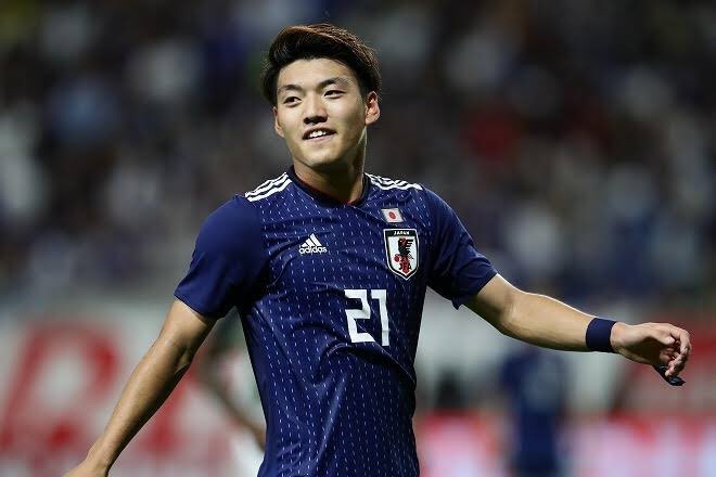 堂安律は霜降り明星粗品と似てるか画像比較 日本人と韓国人のハーフ 髪型がお洒落 なないろreport
