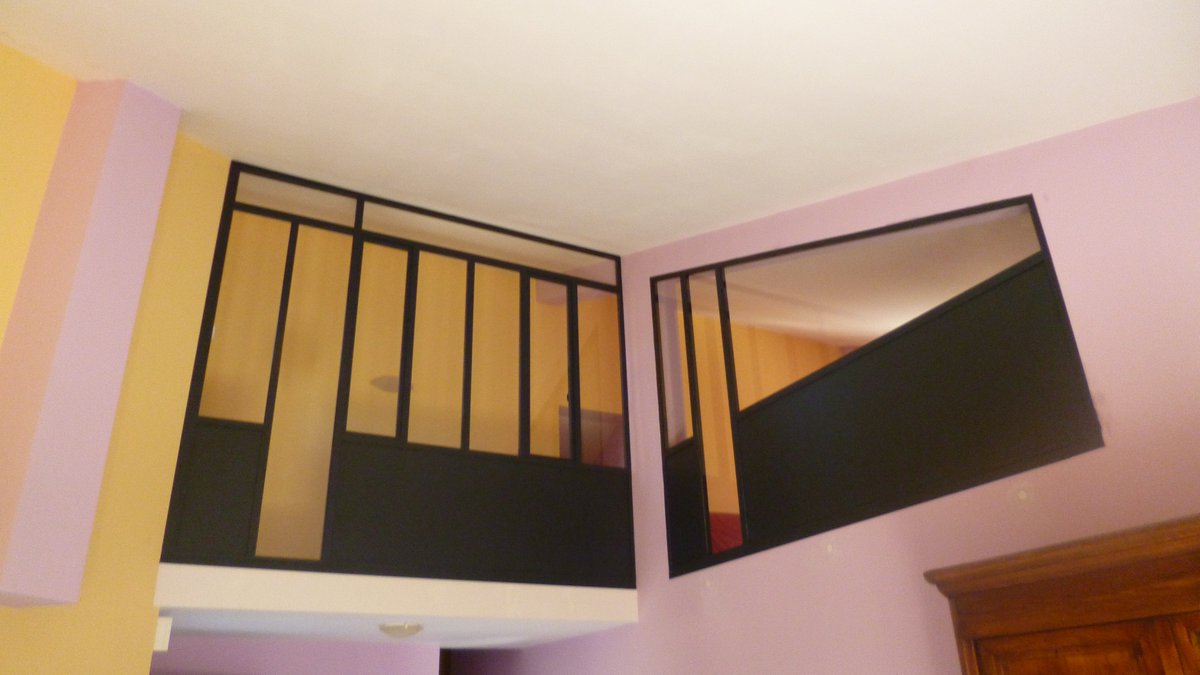 BonhommeMetal's tweet photo. 👀 Pour un #particulier, nous sommes intervenus pour la mise en place d'une #verrière d'intérieur en #MenuiserieAcier avec cadre ouvrant, remplissage en vitrage feuilleté et #TôleLaquée ! #bonhomme #bonhommeMetallerie
👉 Plus d'informations : https://t.co/bodm0o1MQA https://t.co/mHT9ZaiTEw
