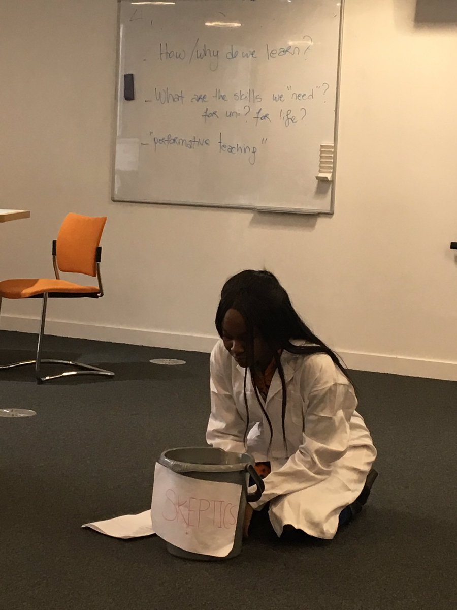NeseCeren's tweet image. Incredible #performancelecture by 3rd year @TheatreWarwick &amp;amp; @IATL_Warwick #ReinventingEducation student #artist @niacerise for @WarwickBSchool #AcademicPractice module on being creative learners, #diversity in HE &amp;amp; owning learning! Am I a #proudpedagogue 🦄? #WhoisteachingWho ?