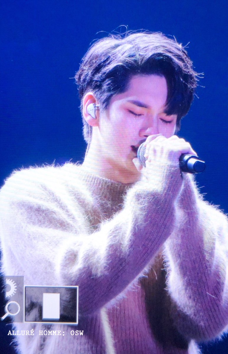 alluresw's tweet photo. 190124 #옹성우
워너원 Therefore concert 
멀어지지마 더 가까이,,, 제발,,,,,울지마,, https://t.co/g6TPD4GMgV