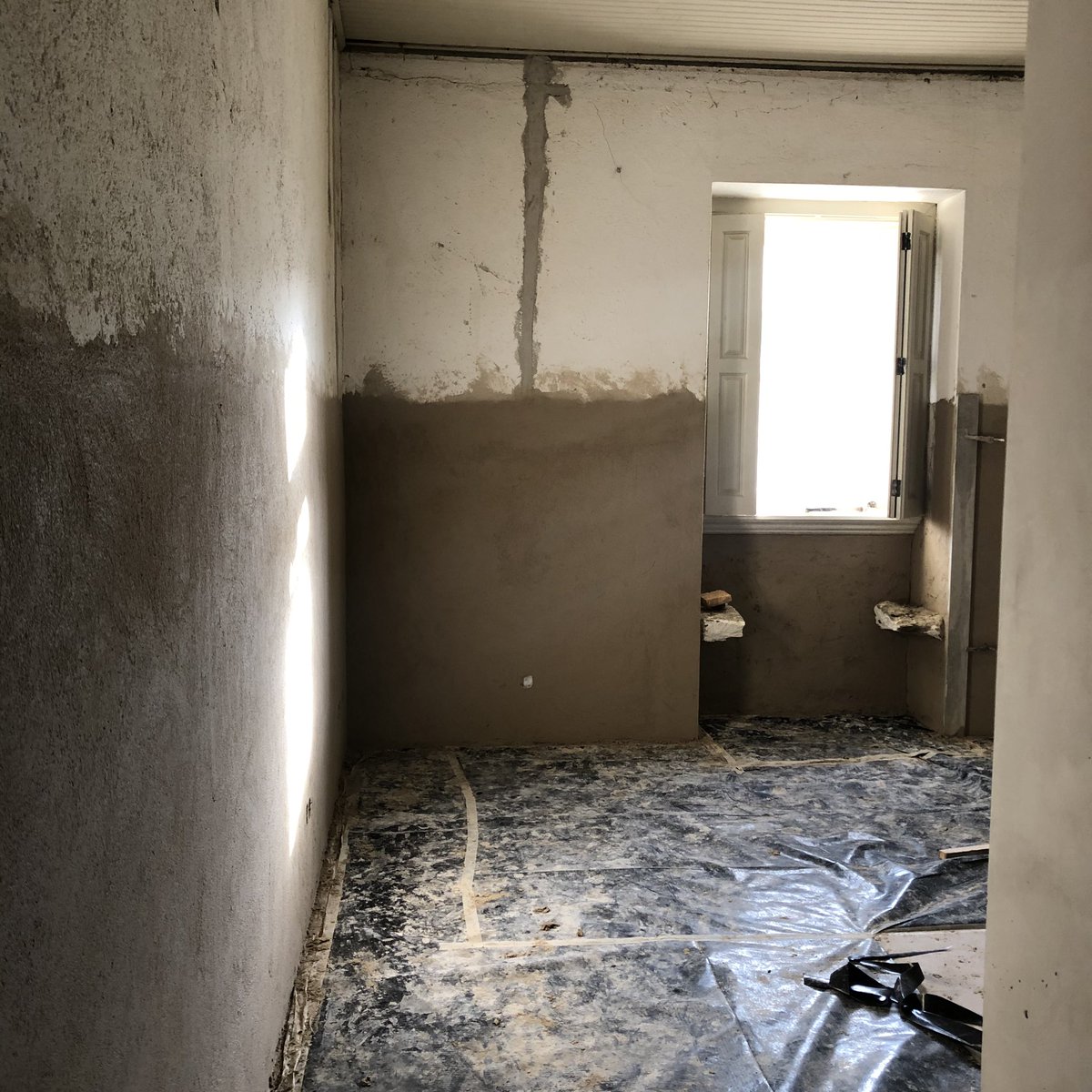 Recuperação de paredes com humidade ascensional / salitre com #biocalce #muroseco a solução definitiva da #kerakoll. #greenbuilding