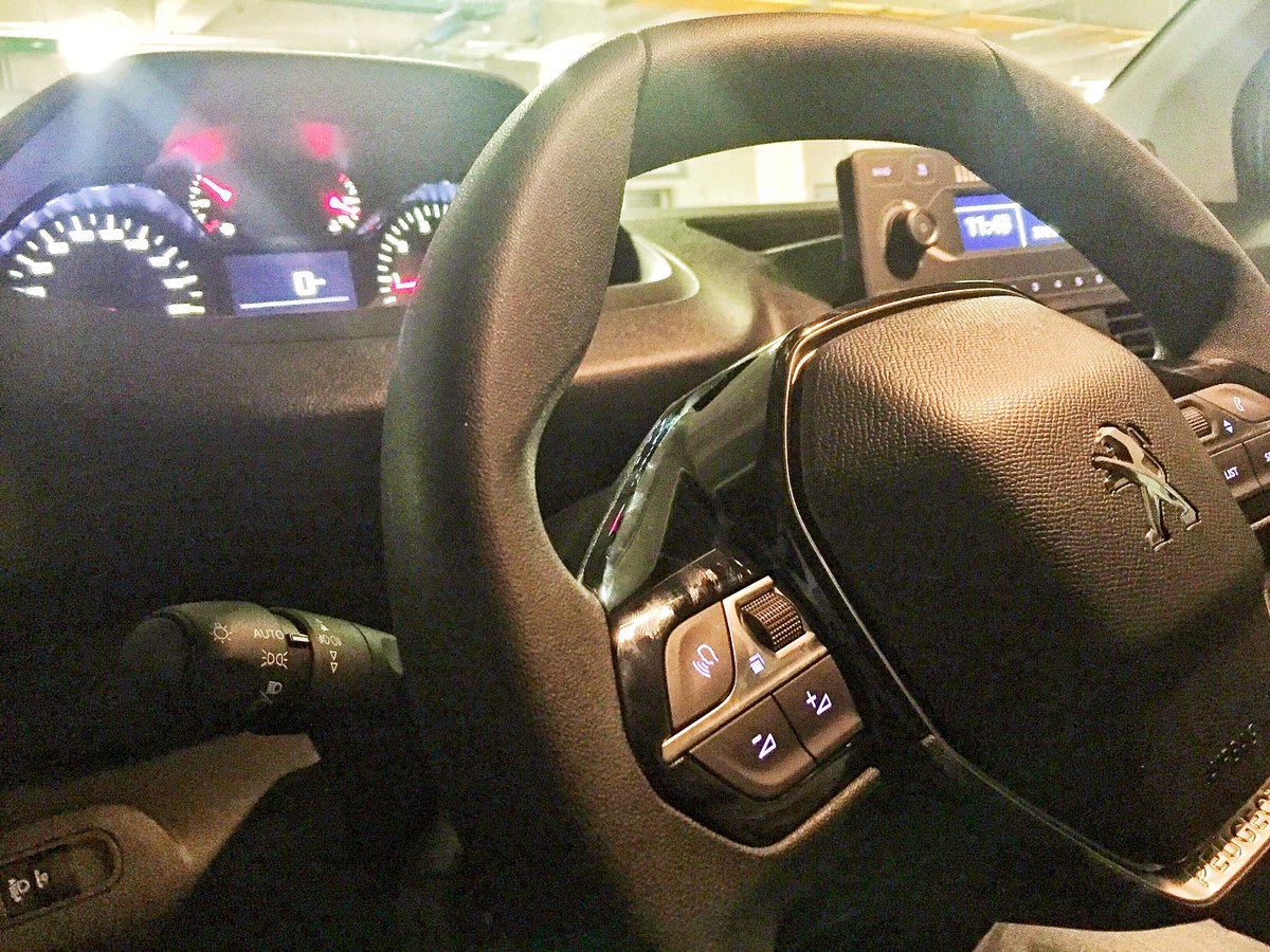 hablamosautos's tweet photo. #ManejandoAndo El nuevo @PeugeotMex Partner HDI. Se antoja para dream camera car 😎 https://t.co/34gILxqTIH