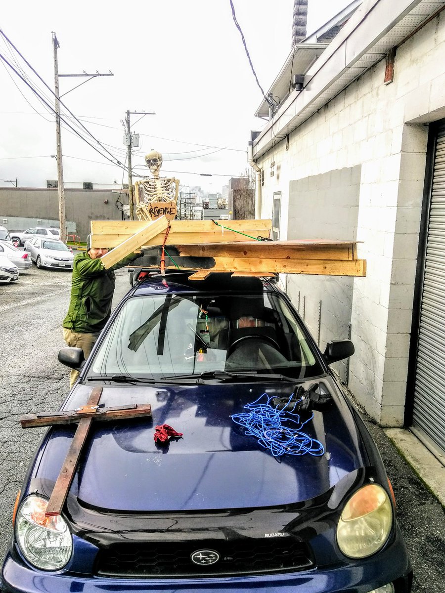 RumbleTheatre's tweet image. 🎵Well the next thing you know Old Jeb's a millionaire. 🎵 .....pie that is! 

Gearing up for Titus at #PushOFF @ThtrReplacement @DrewFacey @pippa_mackie @thisnaomiwright @sara