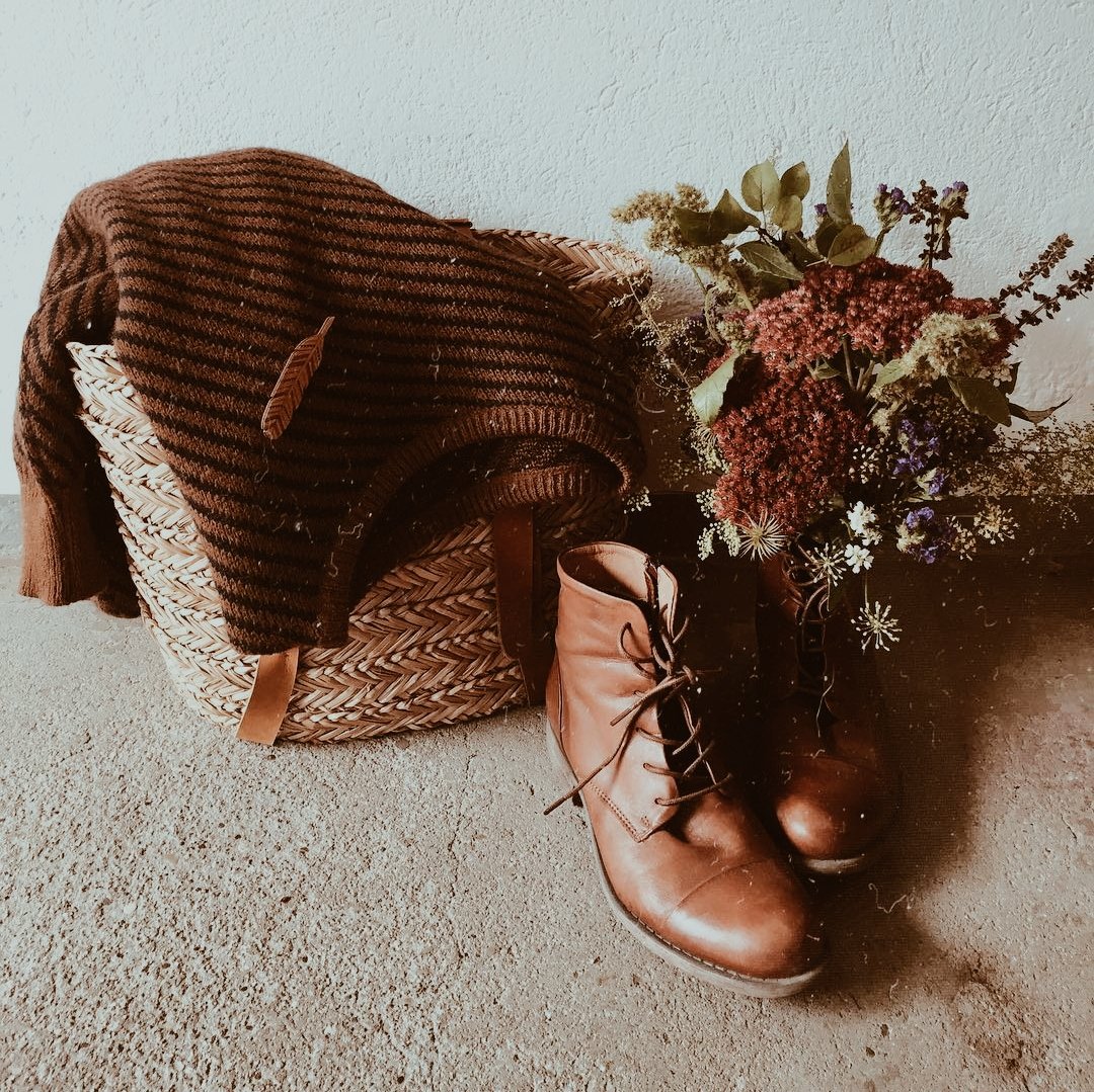 vintagebottom's tweet photo. ㅤㅤ˹ 𝐂𝐋𝐄𝐌𝐄𝐍𝐓𝐈𝐍𝐄 𝐄𝐋𝐋𝐄-𝐌𝐀𝐘 𝐓𝐇𝐀𝐓𝐂𝐇𝐄𝐑 ˼

ㅤㅤㅤㅤ❛ ━She was a curious girl, a wanderer, who spent her summer chasing fluttering pieces of prose and eating strawberries. ❜

ㅤㅤㅤㅤ𝚂𝚌𝚑𝚘𝚘𝚕 𝙼𝚒𝚜𝚝𝚛𝚎𝚜𝚜,
 ㅤ ㅤㅤ𝚏𝚘𝚛𝚖𝚎𝚛 𝚁𝚊𝚟𝚎𝚗𝚌𝚕𝚊𝚠. https://t.co/9kljWu1ina