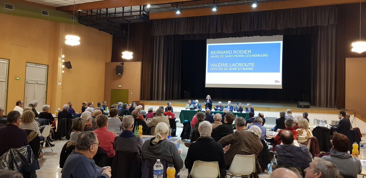 VLacroute's tweet photo. #SNCF 🚇
Lancement hier de la #concertation #publique, avec nos partenaires, pour la #suppression du passage à niveau #PN8 à #NemoursStPierre ! Un dossier tant attendu, budget : 33M€ ! Un accueil favorable de la part des nombreux habitants présents ce soir ! https://t.co/dM17sID9S5
