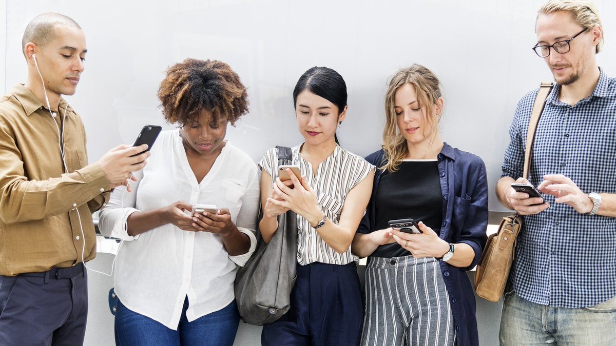 hellolikers's tweet photo. Seis horas y 42 minutos. ⏰
Ese es el tiempo que estuvimos online de media en 2018, según los datos de #Warc y @globalwebindex y representan el 34% de todo el consumo #online realizado por adultos entre 16 y 64 años en 2018.
https://t.co/xu7njpuJvy #HelloLikers https://t.co/YiV3ix2wvW