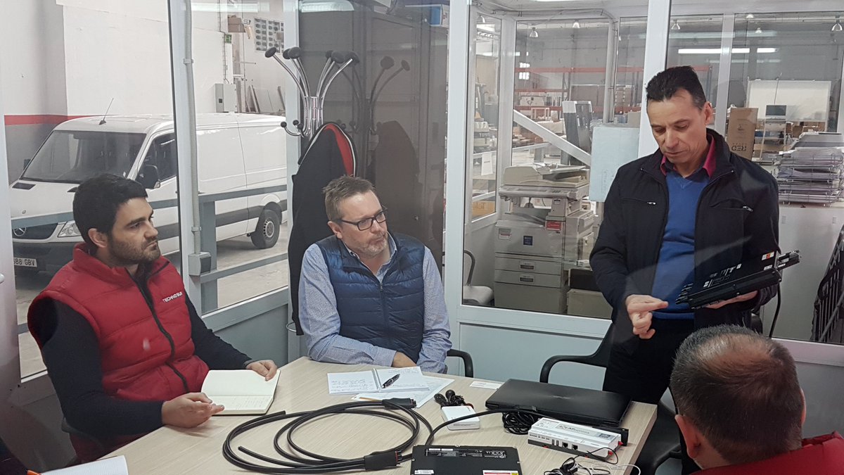 Nuestro equipo en la formación con <a href="/APsystems_EMEA/">APsystems EMEA</a> aprendiendo las últimas novedades y ventajas de su gama de #microinversores para energía solar. ¡Más de 5 años como distribuidores!