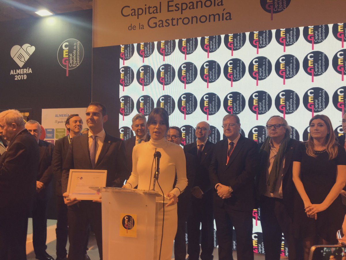 ✅La Red de #Gastrociudades <a href="/CE_Gastronomia/">CEGastronomia</a> se  constituirá este año

El alcalde León <a href="/AntonioSilvan_/">Antonio Silván</a>  ha cedido el título de #CEG2019 al alcalde de Almería <a href="/RamonFPM/">Ramón Fernández-Pacheco M</a> en un acto celebrado en <a href="/fitur_madrid/">FITUR</a>   

ℹ ow.ly/mayz30nr8cx